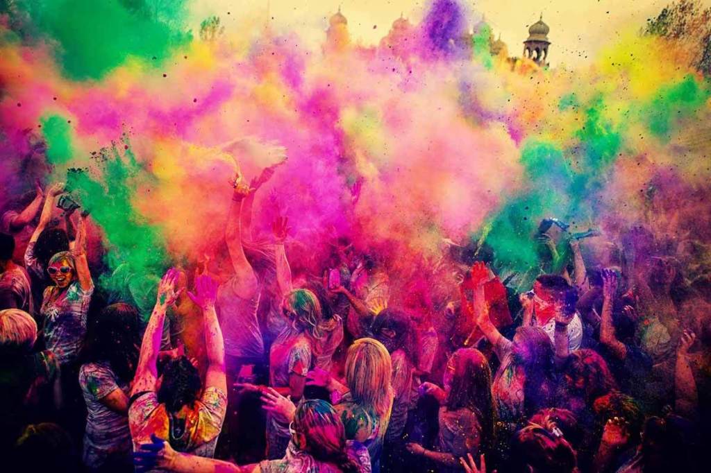 Want to get offbeat this Holi? Explore the City of Joy | Casa Broadway
